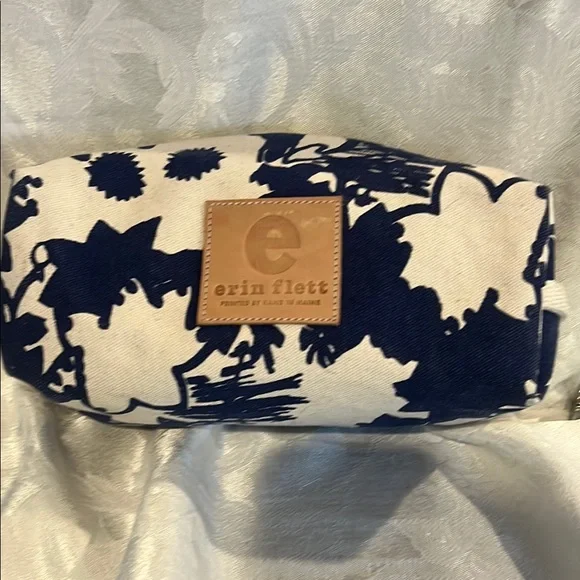 Erin Flett Blue and White Floral “DOPP” Travel Pouch - Picture 1 of 7